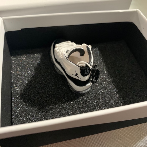 AirPod Case - Picture 6 of 11